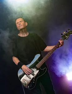 Bassist van Jane Doe