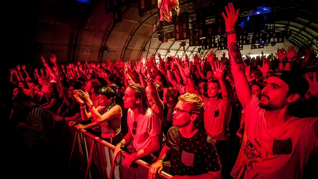 Publiek bij Confidence Man in de X-Ray op Lowlands 2018