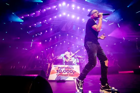 Ronnie Flex wint de Popprijs 2018 tijdens Noorderslag