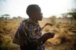 Foto van een Keniaanse herder uit de documentaire Between the Rains