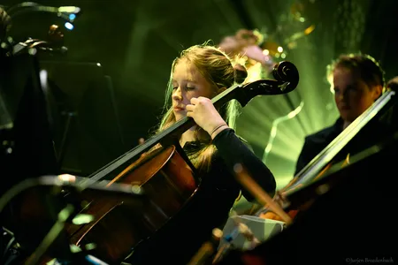 Moonloops en Frysk Jeugdorkest tijdens Fenix Festival