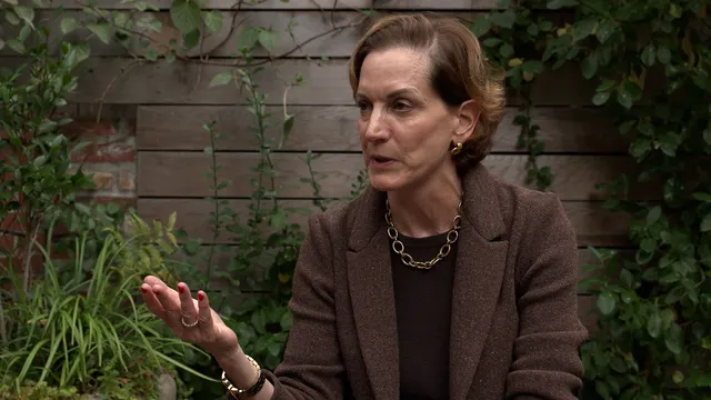 Ann Applebaum in de tuin