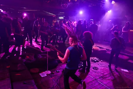 Dan and the Middle Men