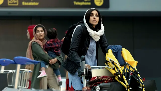 Nazanin Zaghari-Ratcliffe op het vliegveld in Prisoner 951