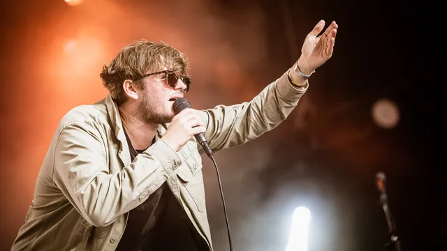 Yard Act in de India op Lowlands 2022