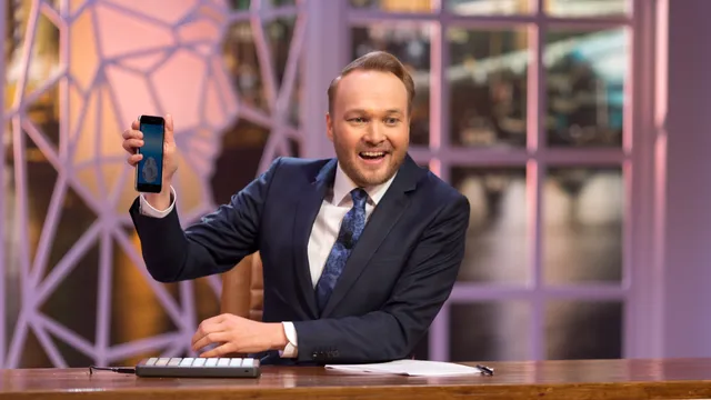 Arjen laat kamergotchi zien