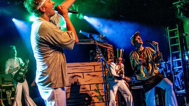 How To Throw A Christmas Party