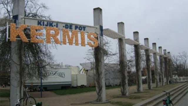 Kermis in stadspark Kijk in de Pot in Bergen op Zoom