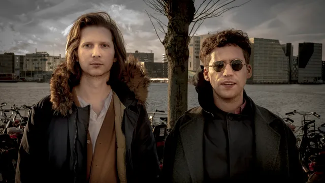 Andrew Savage (r) en Austin Brown van Parquet Courts in Amsterdam