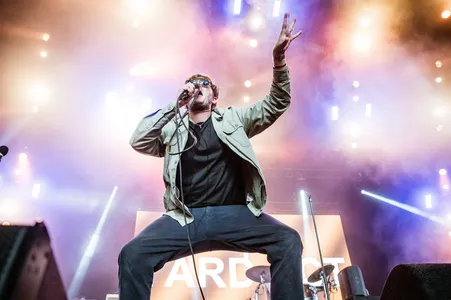 Yard Act in de India op Lowlands 2022