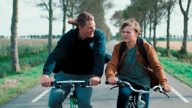 Ries (Gijs Naber) en Daan (Bart de Wilde)