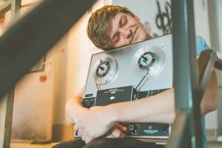 Jannes - Bongloard en FFOOSS met bandrecorder