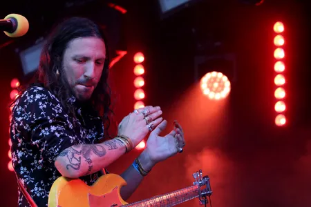 Neptunian Maximalism