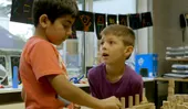 De 6-jarige Branche kent niemand in de klas van Juf Kiet. Een vriend vinden blijkt niet zo eenvoudig.