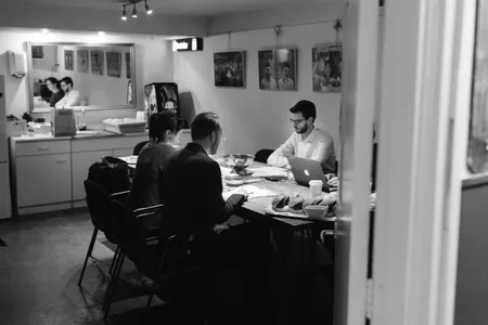 De laatste voorbereidingen zijn meestal in zwart-wit