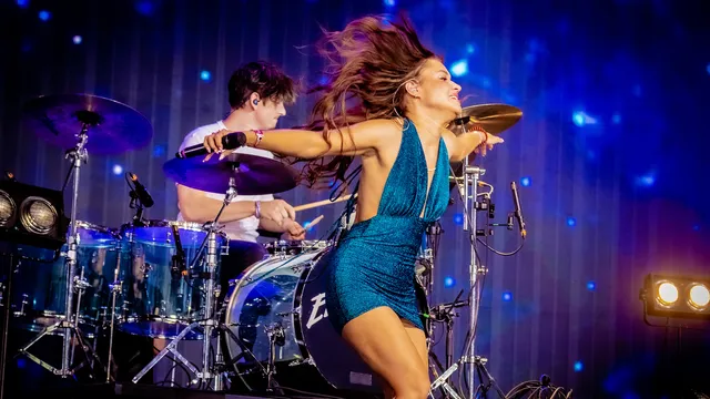 Elle Hollis op Pinkpop 22 door Ben Houdijk (3FM)