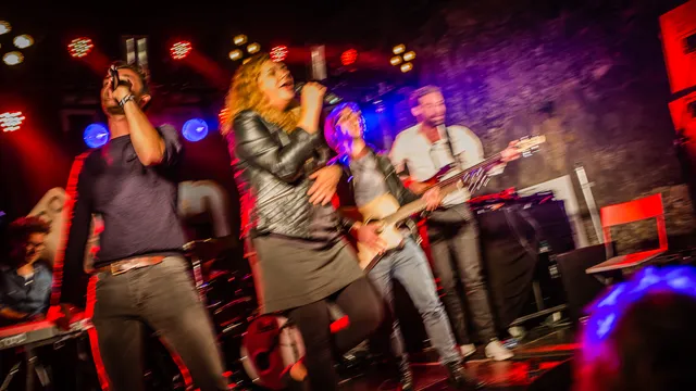 De Noodband, zelfs te vals om door (c) Ben Houdijk scherp gefotografeerd te worden