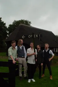 Aaron Asbury en band