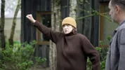 Olga doet een vuist in de lucht.