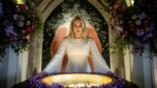 Villanelle (JODIE COMER)