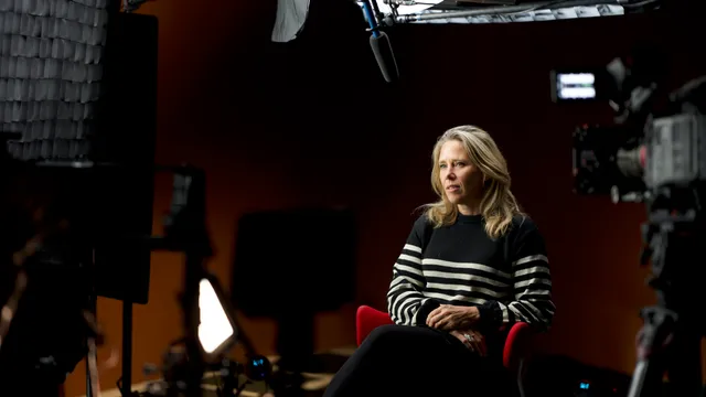 Elena Lindemans tijdens de opnames van Slachtofferhulp