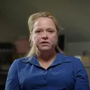 Still van Merel Kan uit de aflevering 'Ondermijning aan de Zaan" van Medialogica