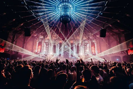Armin van Buuren en Benwal in de Gashouder op Amsterdam Dance Event 2026