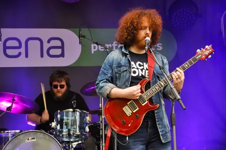 Dan and the middle men