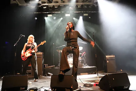 Maha en bassiste Myrthe