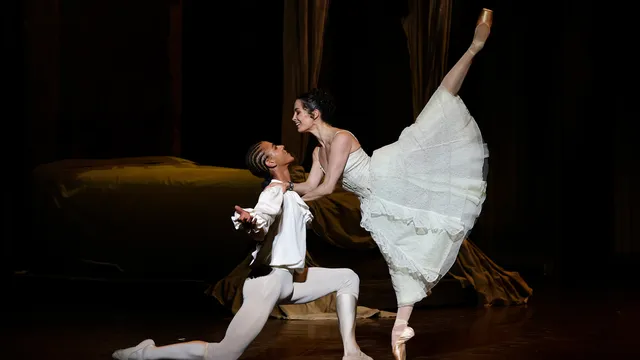 Guillaume Diop en Amandine Albisson in L'histoire de Manon
