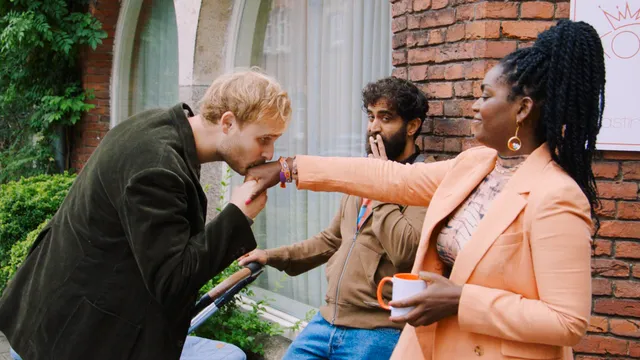 Kikis-vriend-Joris-Jasper-Stoop-met-Naomi-Quiah-Shilue-en-Mehrdad-Saman-Amini