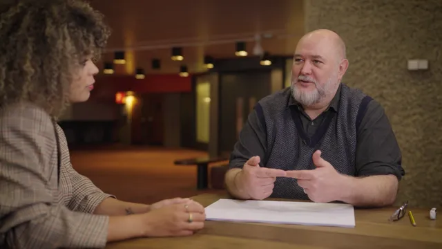 James Baxter in gesprek met Noa Johannes