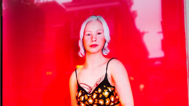 Hologram van de in 2009 vermoorde sekswerker Betty Szabó op de Wallen