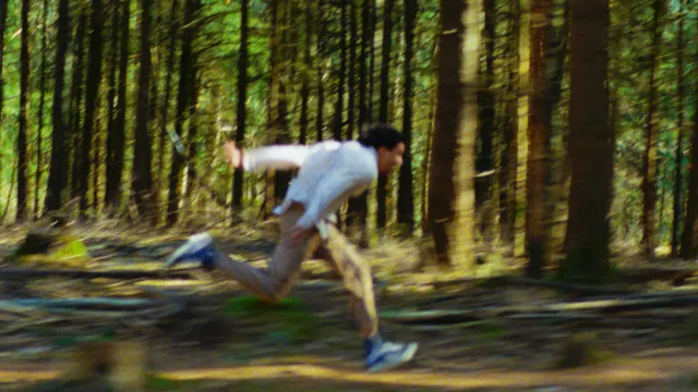 still 2 'Tussen mijn schouders'