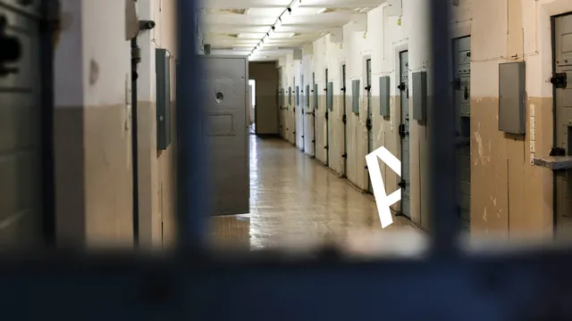 Lege gang in een gevangenis