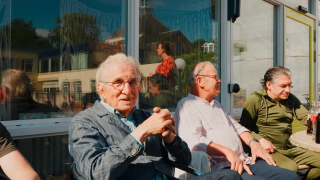 Frans Bromet tijdens de reunie van zijn vrienden bij revalidatiecentrum Reade