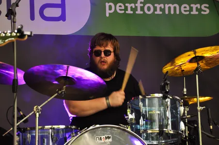 Dan and the middle men