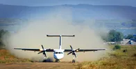 Een vliegtuig landt in Awasa, Ethiopië