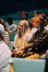 Publiek bij de teampresentaties