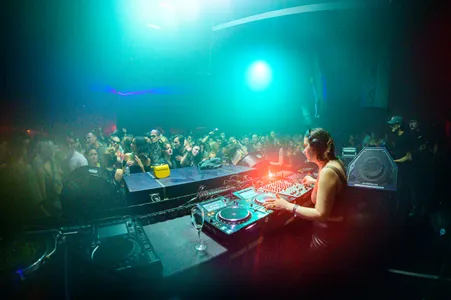 Sedef Adasi tijdens Strangelove op ADE 2022