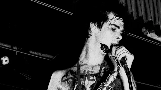Zwartwit foto van Nick Cave op het podium van Tivoli Hotel, Adelaide 1981
