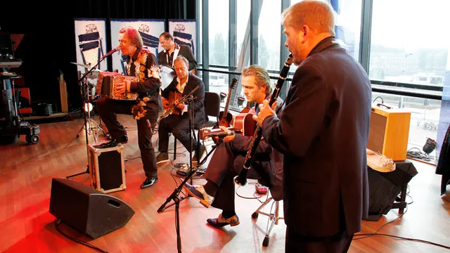 Parne Gadje in Vrije Geluiden