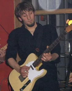 Simon van The Jetsams in zijn tweede huiskamer