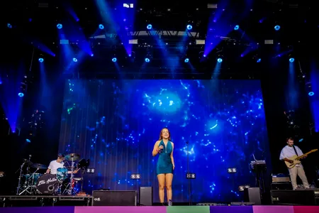 Elle Hollis op Pinkpop 22 door Ben Houdijk (3FM)