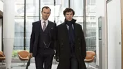 Mycroft (Mark Gattis) en Sherlock (Benedict Cumberbatch)