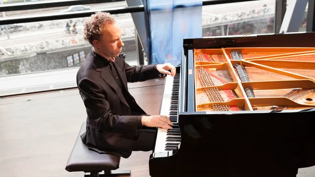 Ralph van Raat in het BImhuis