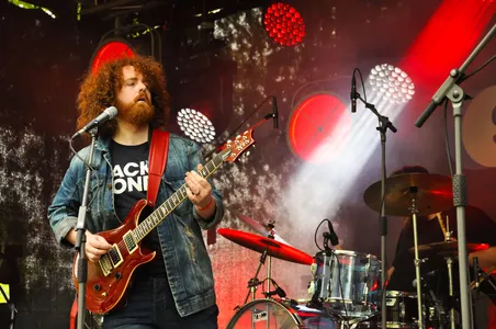 Dan and the middle men