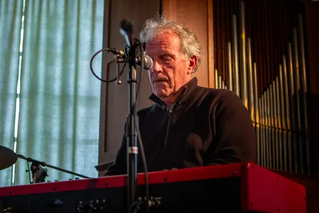 Herman Grimme bespeelt de toetsen