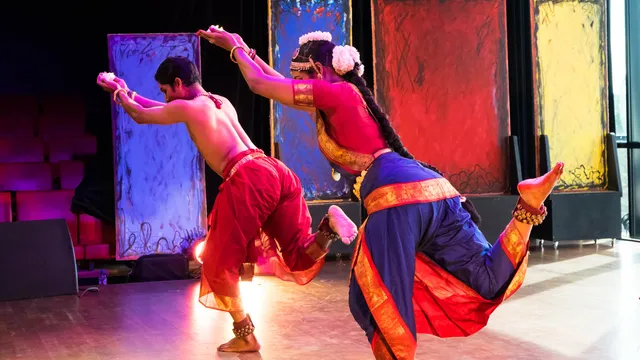 Indiaas klassieke dansers Renjit & Vijna