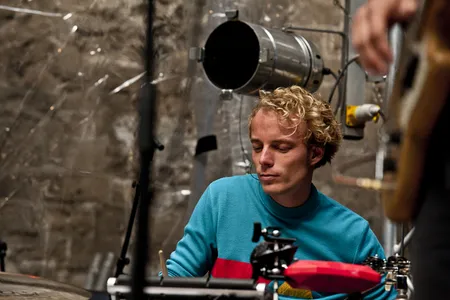 Pien Feith's drummer Bow Evers